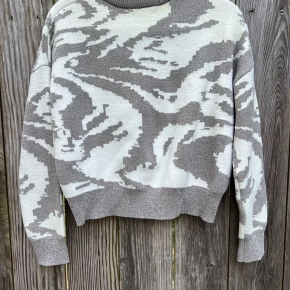 William Rast Taupe and Cream Cropped Animal Print Chenille Sweater Medium - Picture 8 of 8